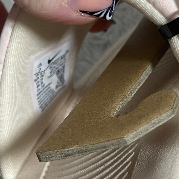 Nike Cream Embossed Slides NWT - Picture 3 of 4